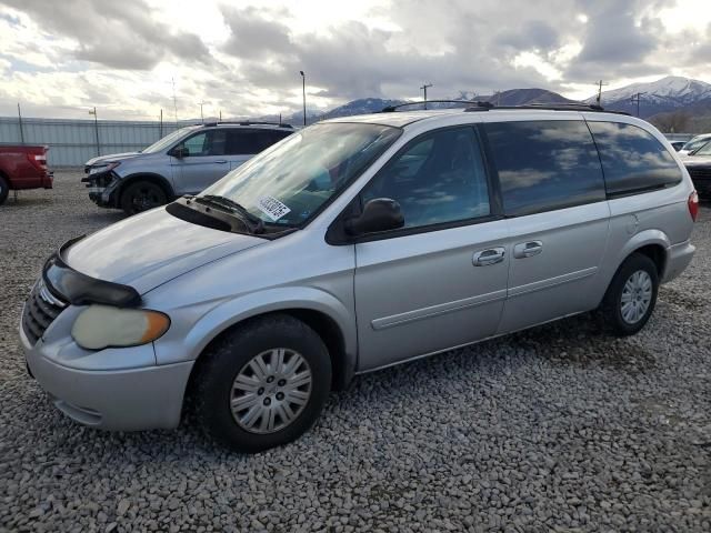 2006 Chrysler Town & Country LX