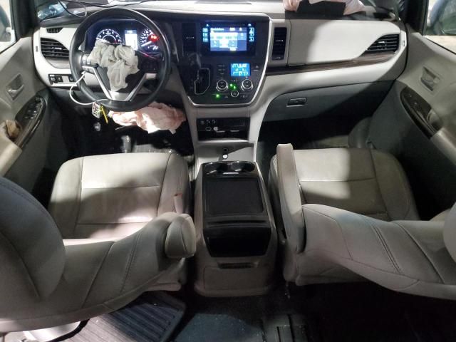 2017 Toyota Sienna XLE