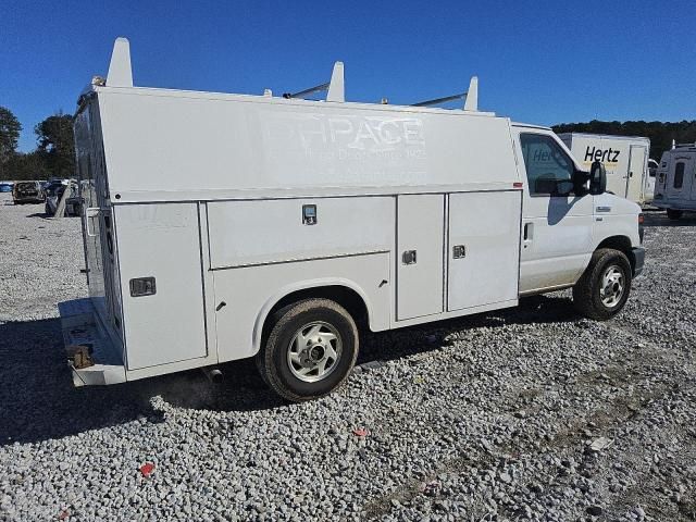 2012 Ford Econoline E350 Super Duty Cutaway Van