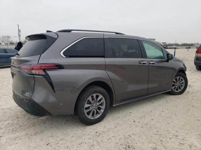 2022 Toyota Sienna XLE