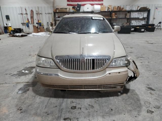 2006 Lincoln Town Car Signature Limited