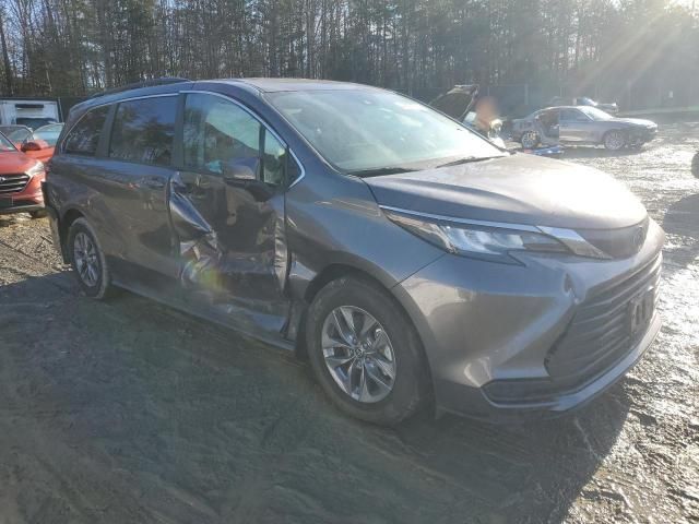 2023 Toyota Sienna LE