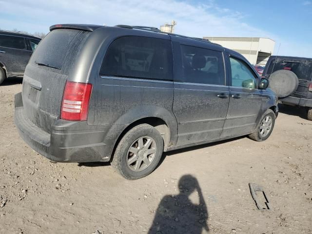 2010 Chrysler Town & Country LX