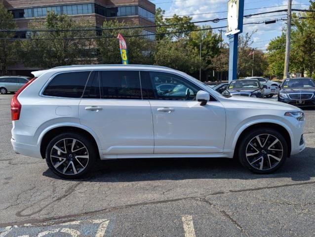 2021 Volvo XC90 T6 Momentum