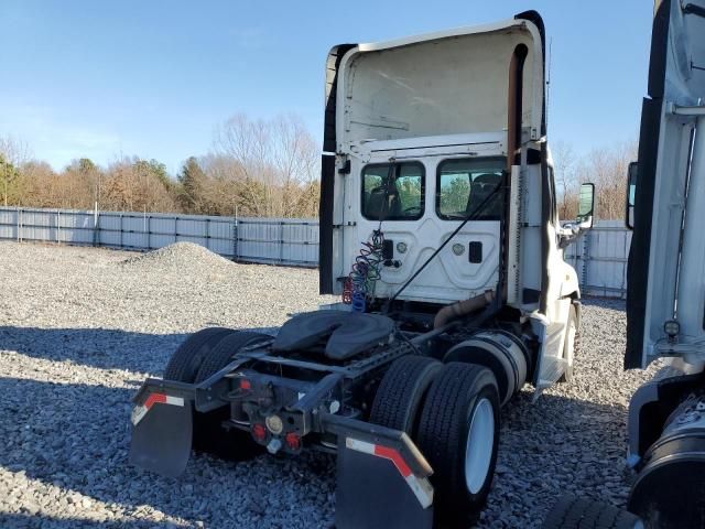 2014 Freightliner Cascadia 125