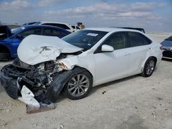 Carros salvage sin ofertas aún a la venta en subasta: 2016 Toyota Camry LE