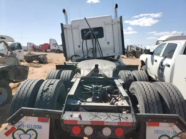 2019 Kenworth Construction W900