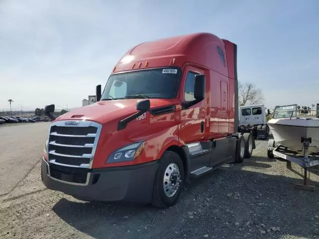 2019 Freightliner Cascadia 126