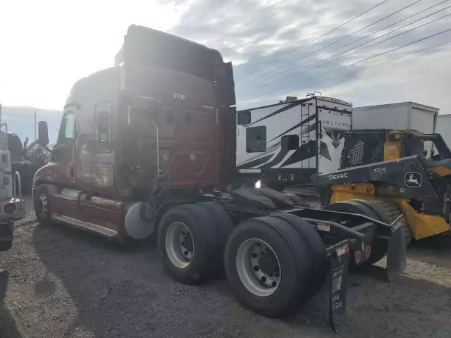 2012 Freightliner Cascadia 125