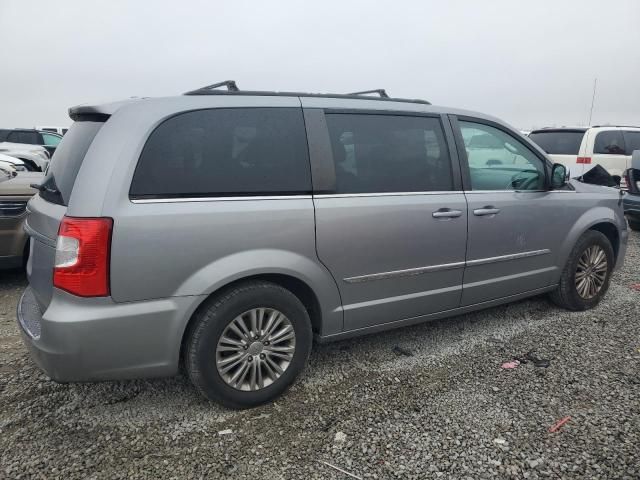 2016 Chrysler Town & Country Touring L