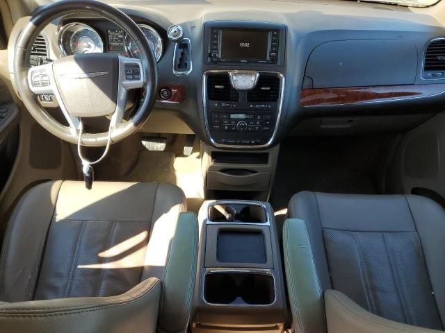 2014 Chrysler Town & Country Touring L