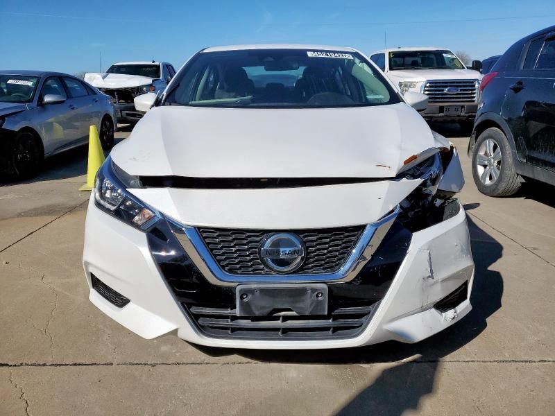 2022 Nissan Versa SV