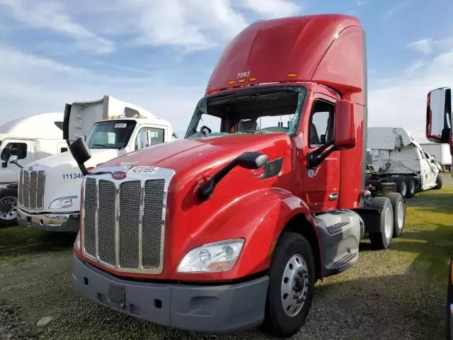 2021 Peterbilt 579