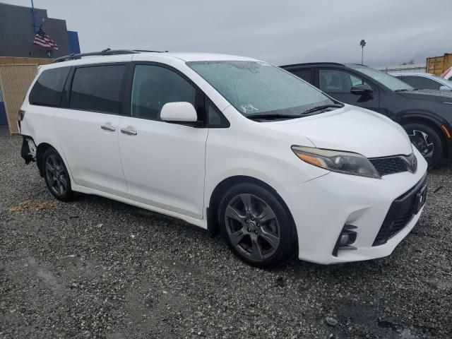 2019 Toyota Sienna SE