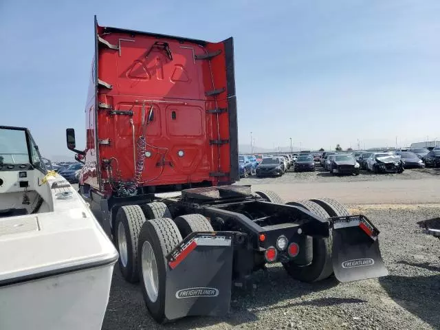 2019 Freightliner Cascadia 126