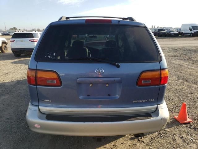 2000 Toyota Sienna LE