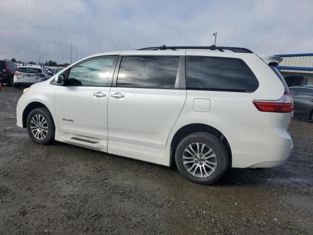 2019 Toyota Sienna XLE