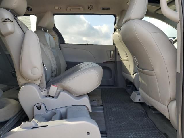 2014 Toyota Sienna XLE