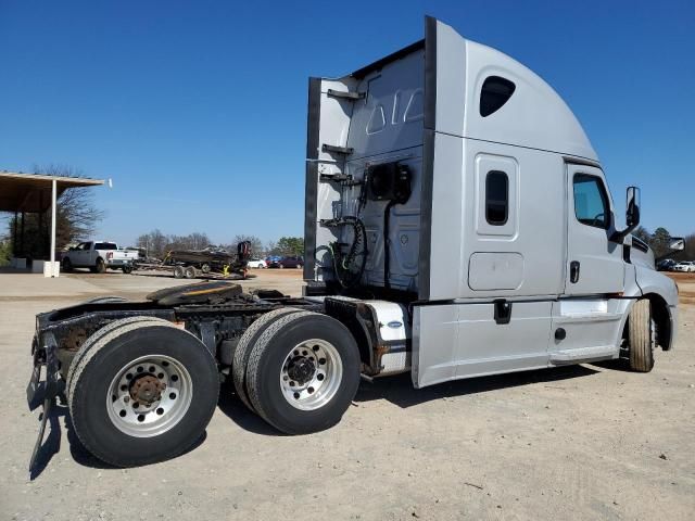 2020 Freightliner Cascadia 126