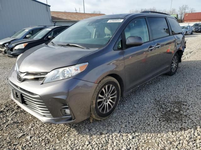 2018 Toyota Sienna XLE