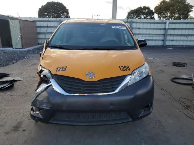 2013 Toyota Sienna LE