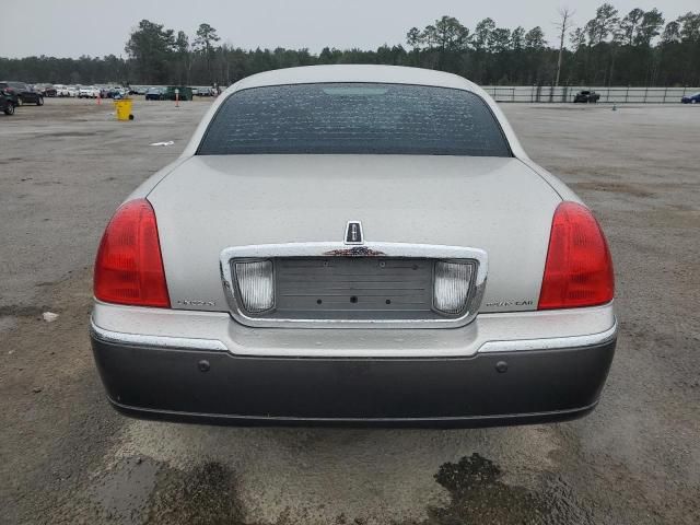 2005 Lincoln Town Car Signature Limited