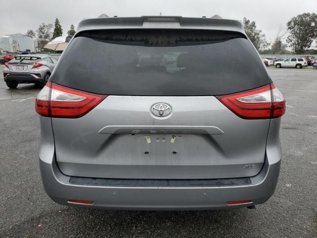 2018 Toyota Sienna XLE