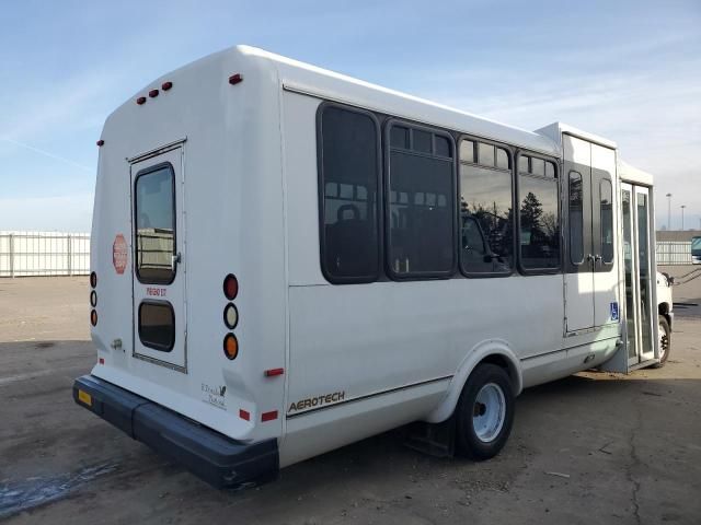 2012 Ford Econoline E450 Super Duty Cutaway Van