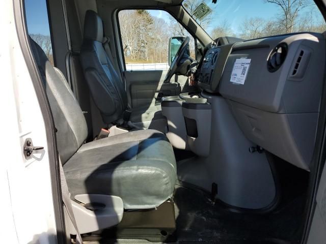 2016 Ford Econoline E350 Super Duty Cutaway Van