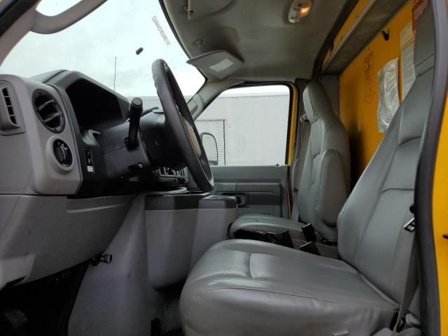 2014 Ford Econoline E350 Super Duty Cutaway Van