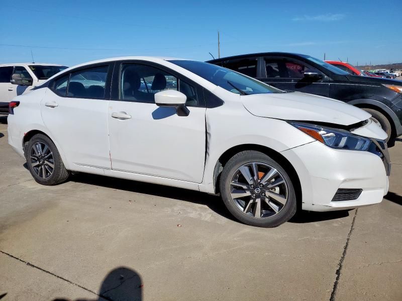 2022 Nissan Versa SV