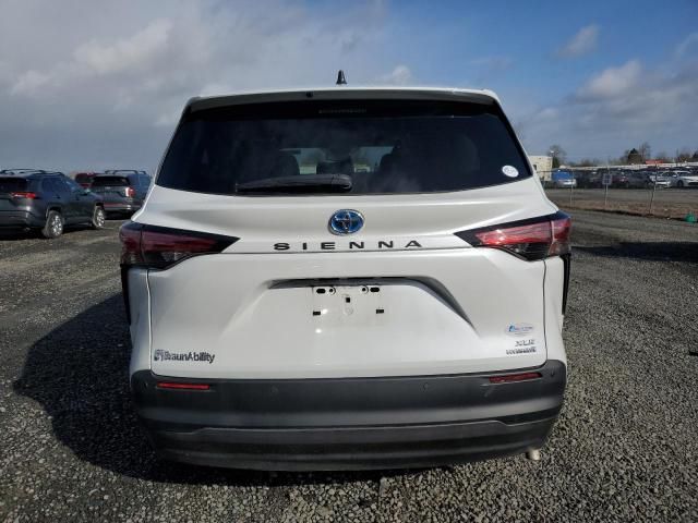 2022 Toyota Sienna XLE