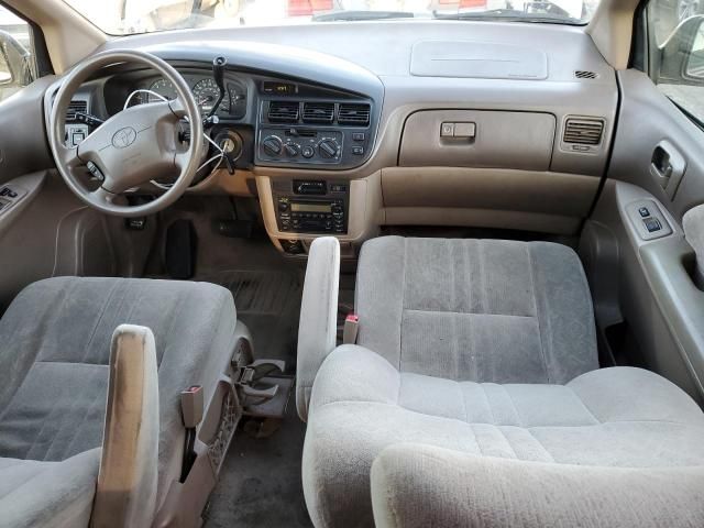 2000 Toyota Sienna LE