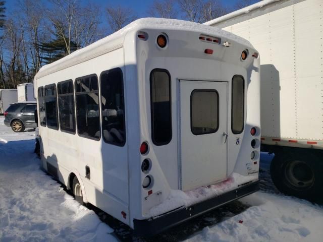 2018 Ford Econoline E350 Super Duty Cutaway Van