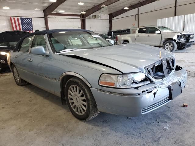 2005 Lincoln Town Car Signature