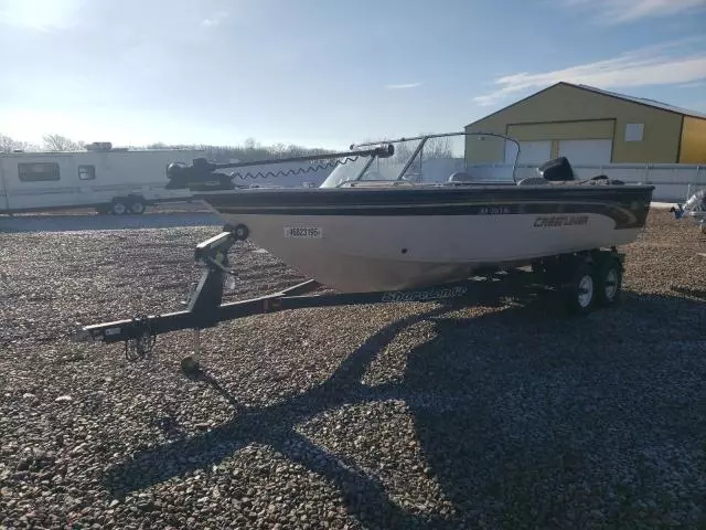 2000 Crestliner Boat