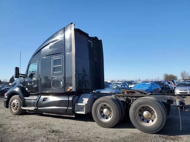 2015 Kenworth T680 Semi Truck