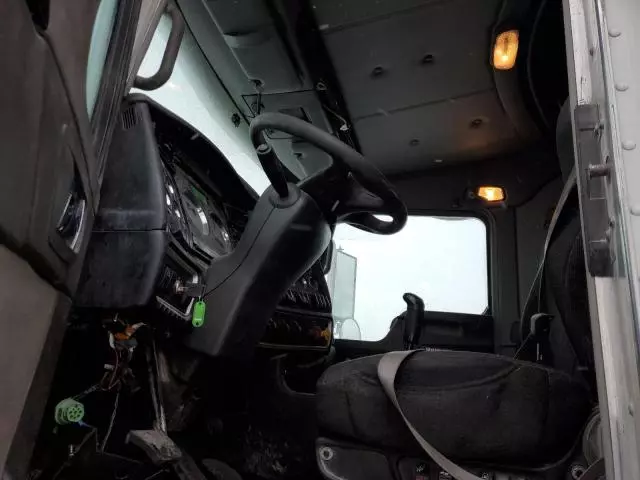 2017 Kenworth Construction T800