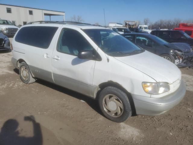 2000 Toyota Sienna LE