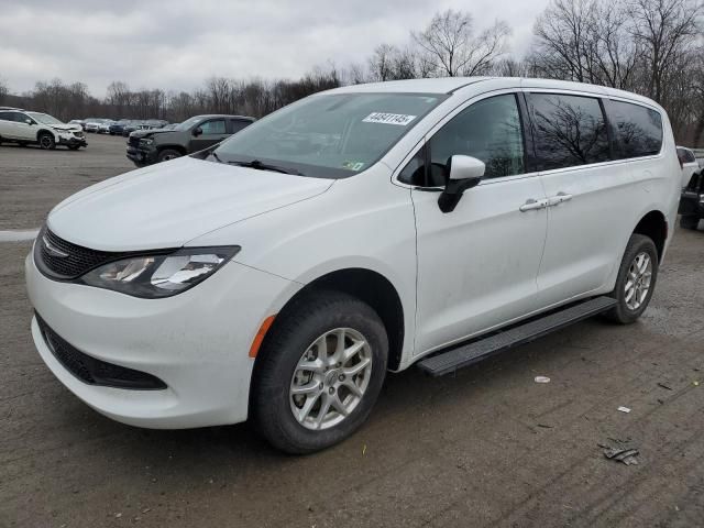 2022 Chrysler Voyager LX