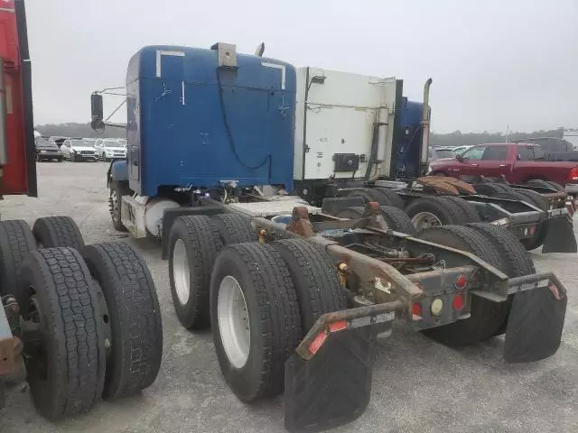 2000 Freightliner Conventional FLD112