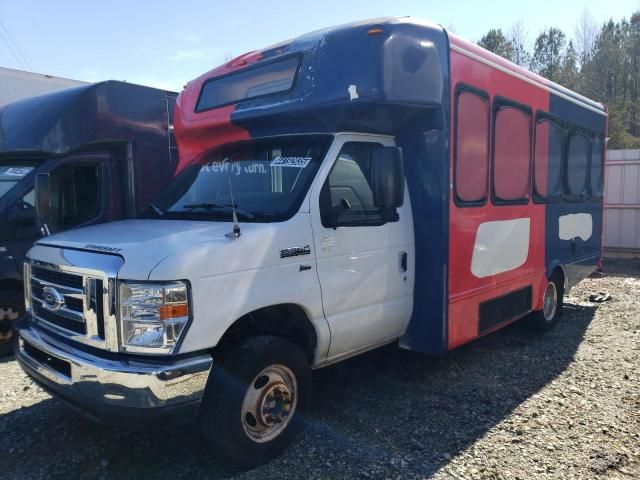 2018 Ford Econoline E350 Super Duty Cutaway Van