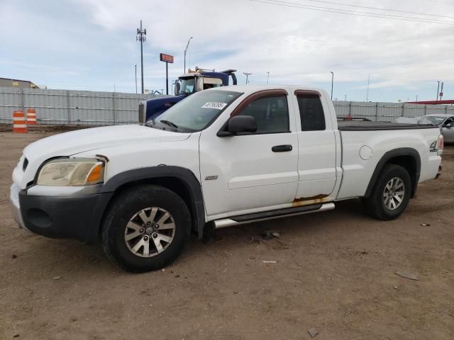 2006 Mitsubishi Raider Durocross