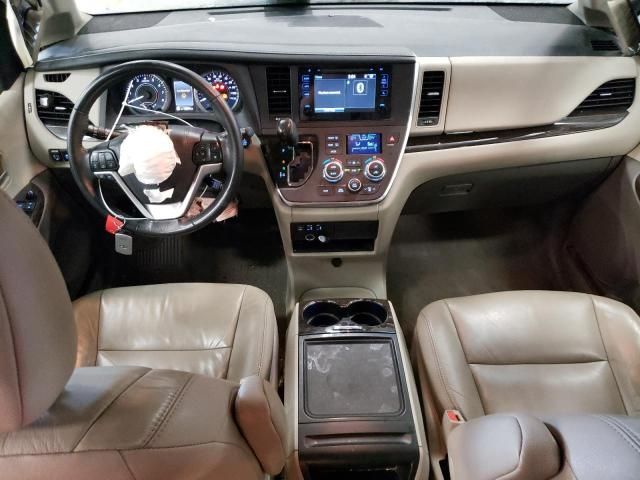 2017 Toyota Sienna XLE