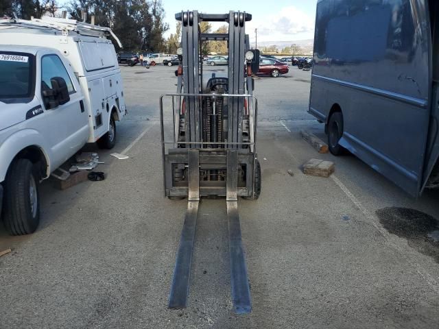 2004 Nissan Forklift