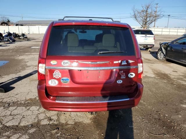 2013 Chrysler Town & Country Touring L