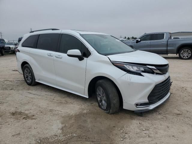 2022 Toyota Sienna XLE