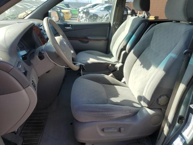 2004 Toyota Sienna XLE