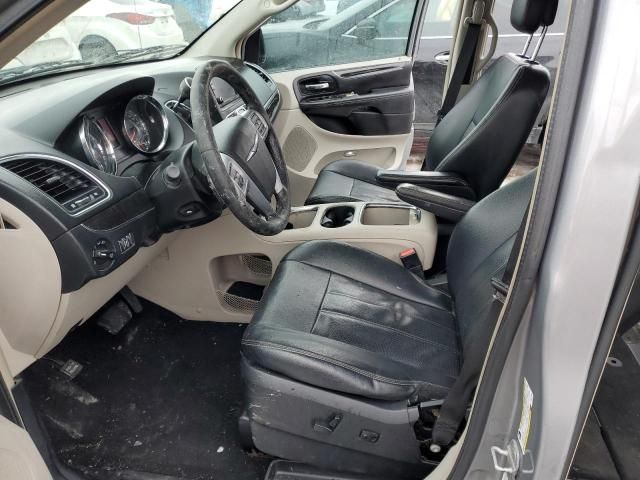 2014 Chrysler Town & Country Touring L