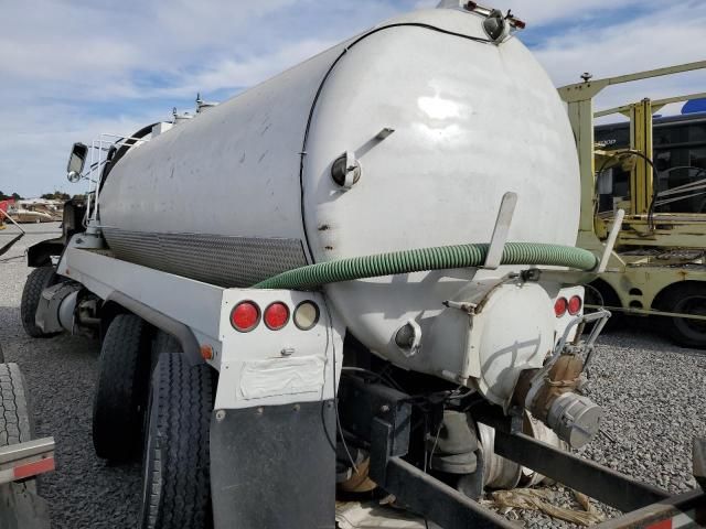 2004 Peterbilt 330